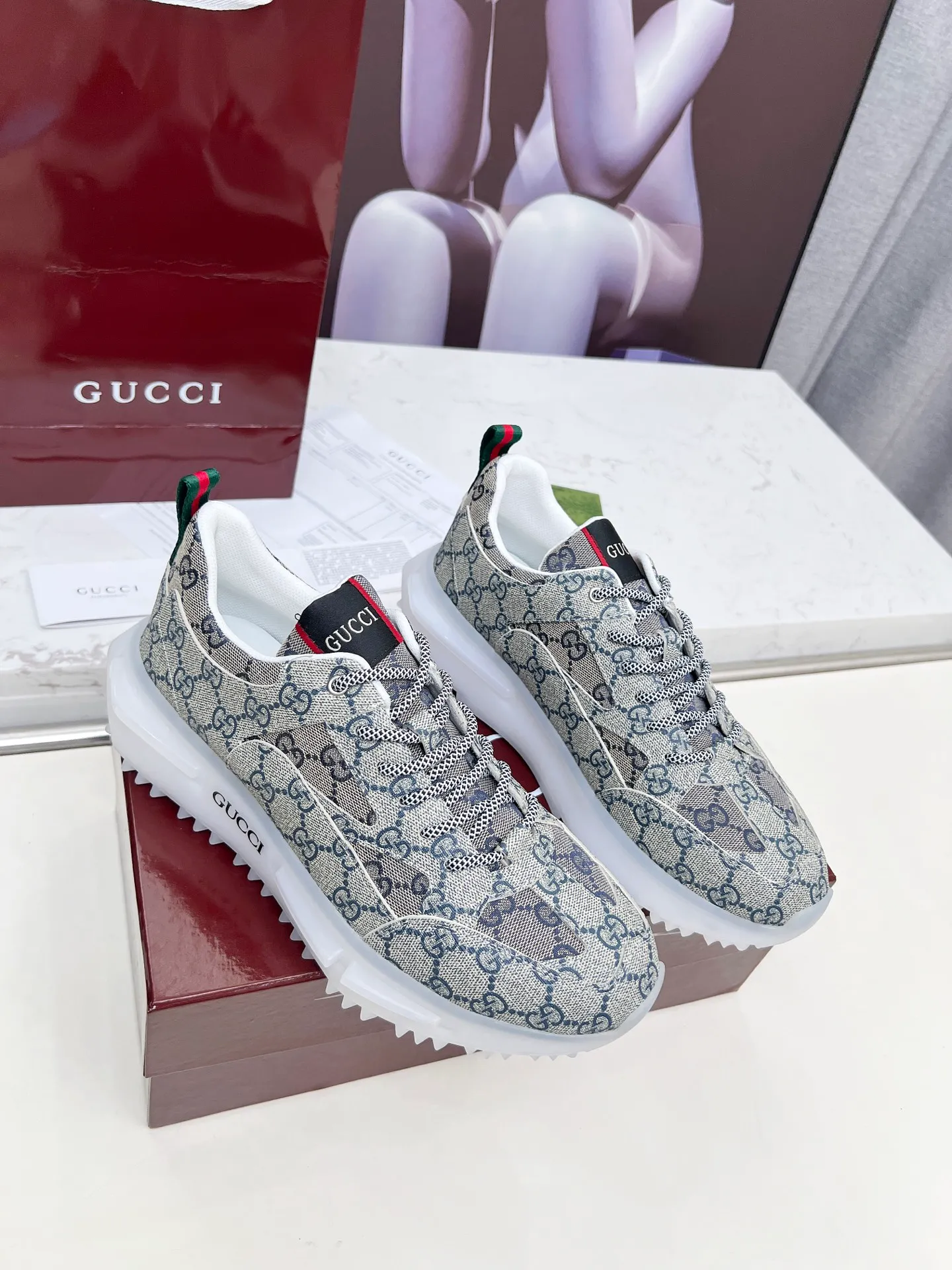 Men's shoes p580 ❤️❤️❤️Gucci series 2.0 sneakers are made with heavy investment❤️‍🔥❤️‍🔥❤️‍🔥Renewed interpretation of the brand's iconic striped webbing elements😍😍When retro genes collide with futuristic design🎊🎊This new pair of Gucci shoes directly reaches the trend threshold💥 ✔️Color caron contrasting color + classic stripes, GG reflective piping, good visual impact, with high-light filter when out on the street ✔️Multi-layer structure of different materials, mesh breathability, leather shaping, outsole EVA foam and TPU combination😍😍😍Fashion and practicality are both online ✔️ The details are double G midsole + iconic double G lock shoelaces, the retro DNA is crazy and restless, and every step is based on the trendy aesthetic❤️❤️❤️❤️ Matching size: Male 39-44